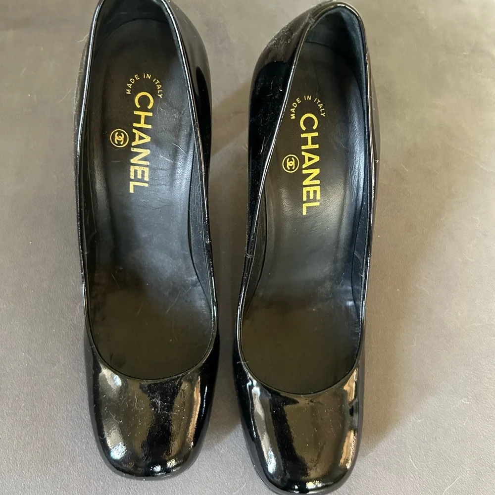 Great condition, black patent square toe Chanel pumps - Picture 2 of 3